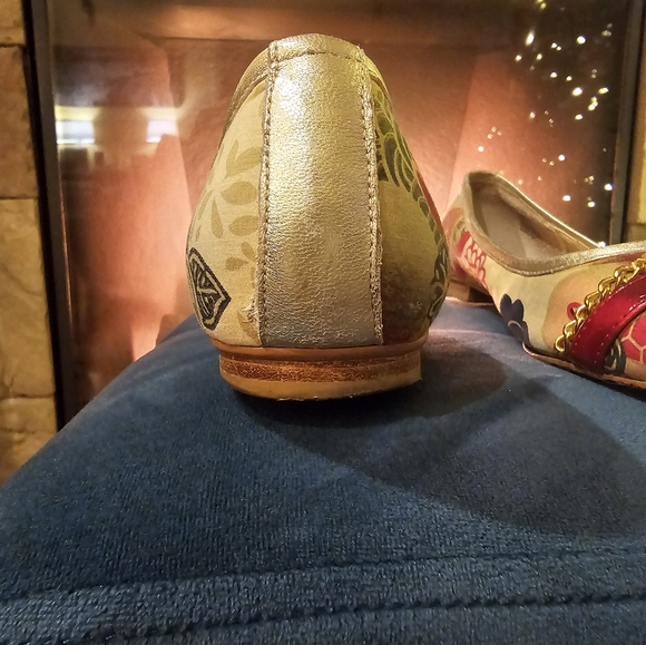 Adorable Steve Madden flats. - Picture 2 of 4